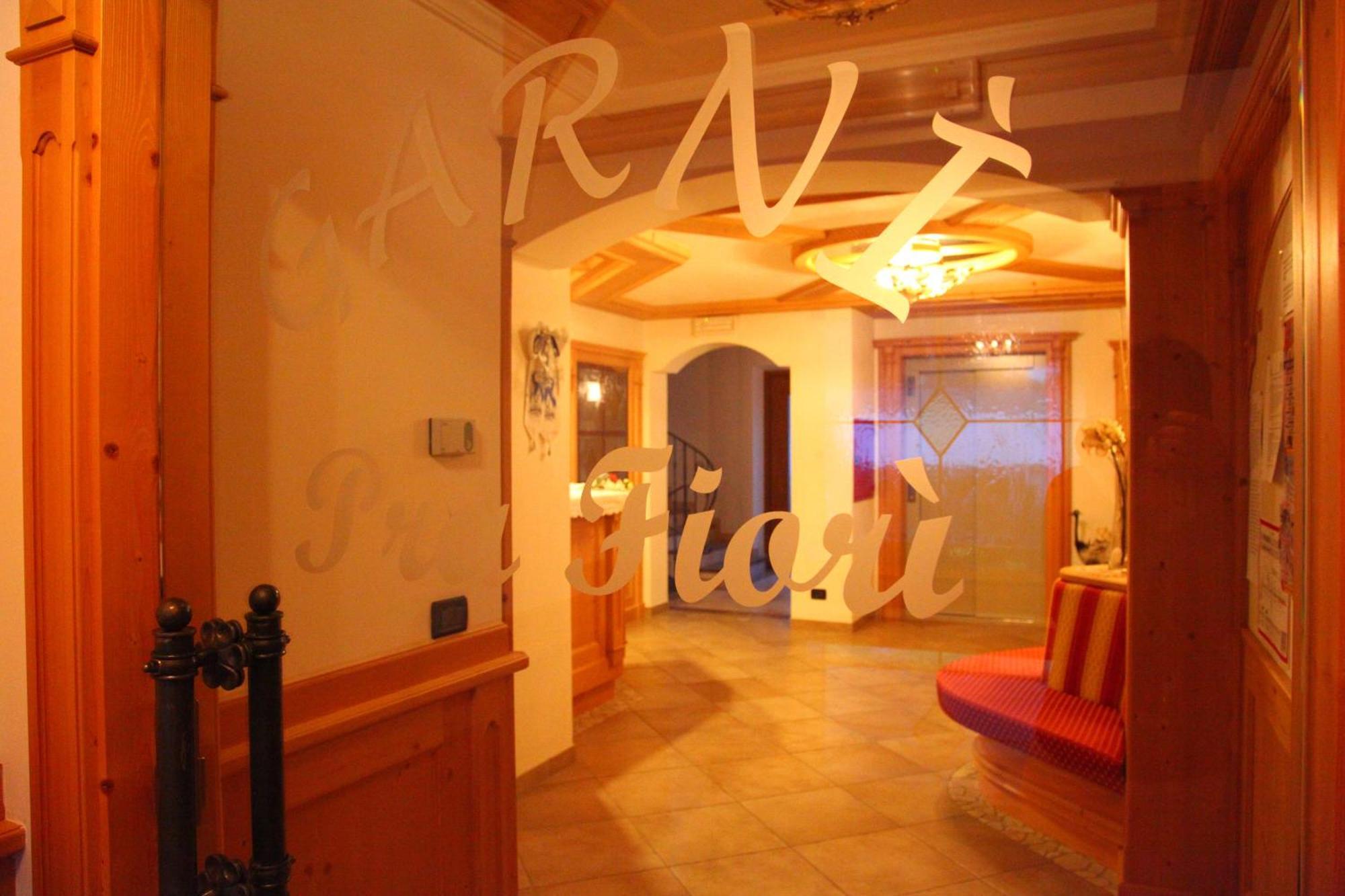 Hotel Garni Pra Fiori Campitello di Fassa Exterior foto