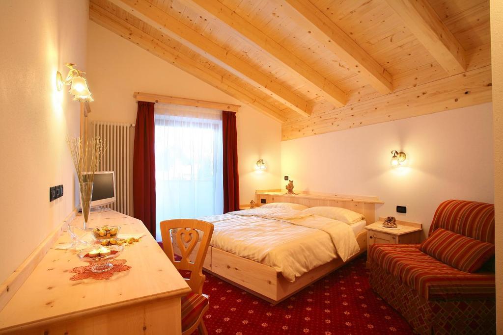 Hotel Garni Pra Fiori Campitello di Fassa Zimmer foto