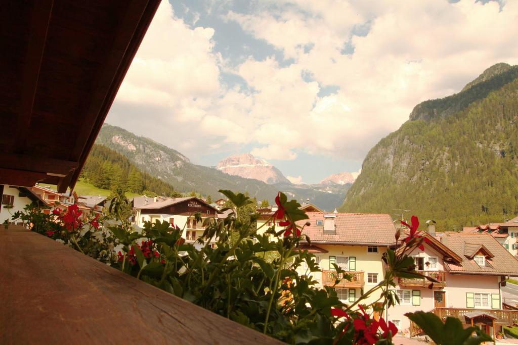 Hotel Garni Pra Fiori Campitello di Fassa Zimmer foto