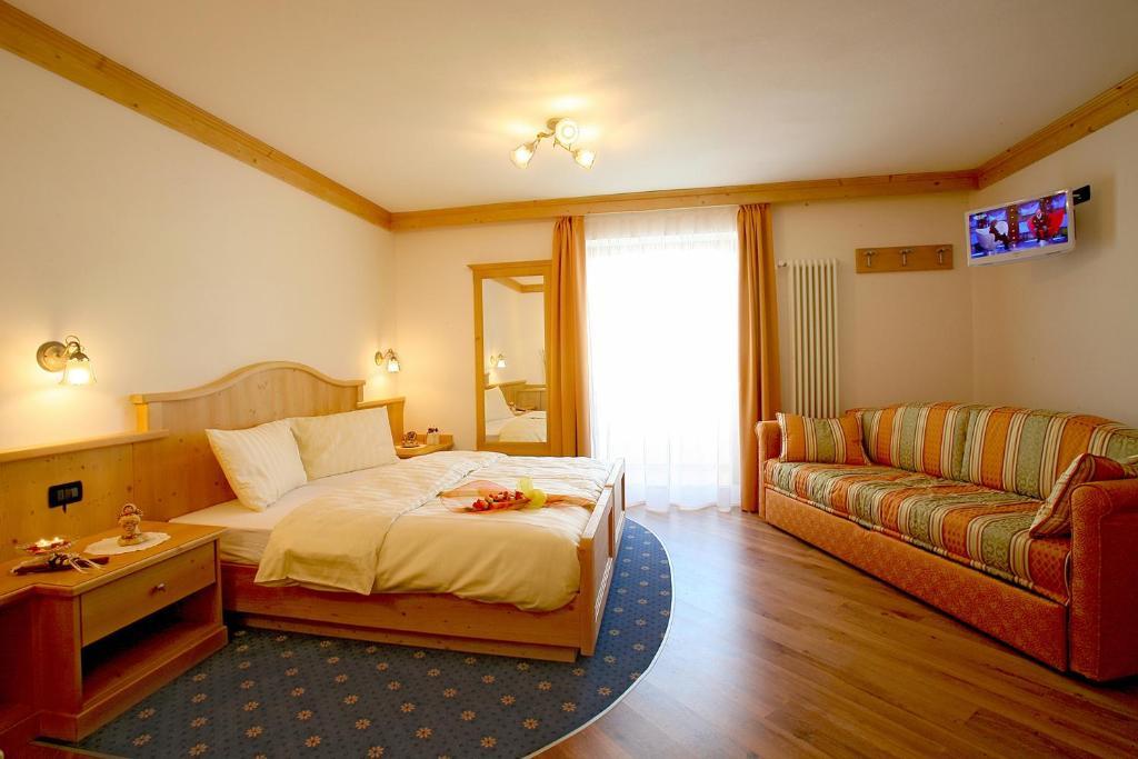 Hotel Garni Pra Fiori Campitello di Fassa Zimmer foto