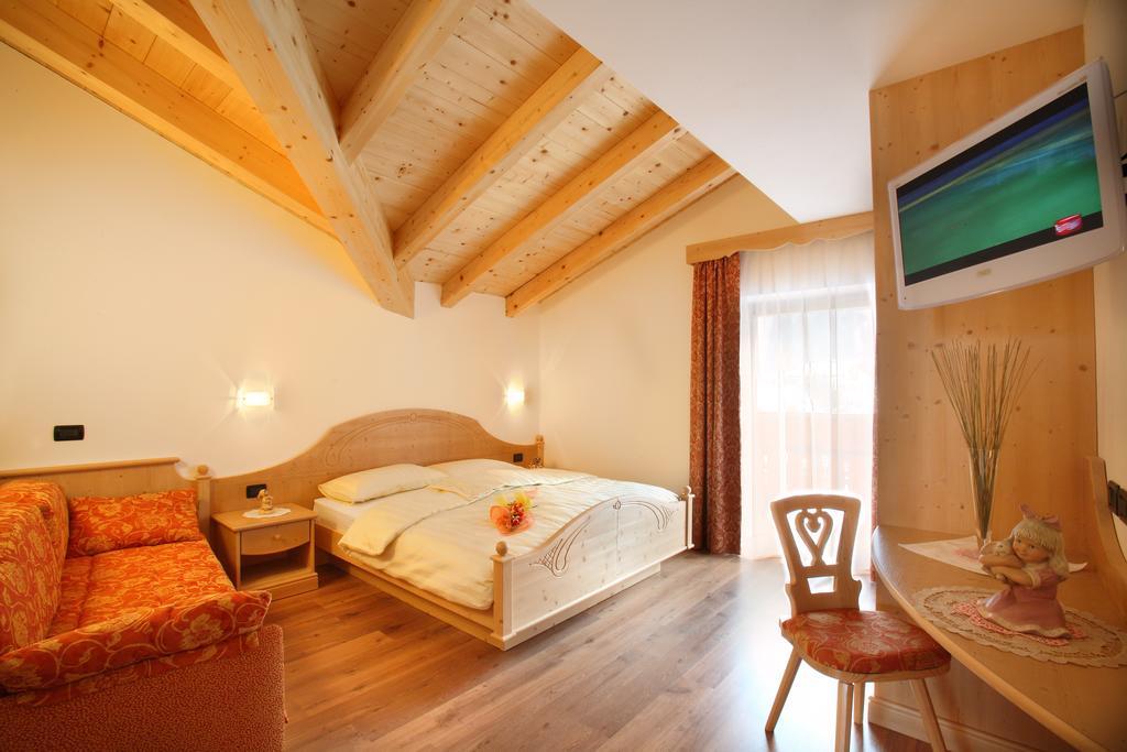Hotel Garni Pra Fiori Campitello di Fassa Exterior foto